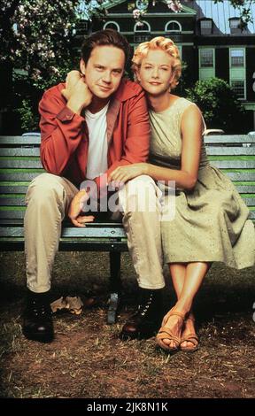 Tim Robbins & Meg Ryan Film: I.Q. (USA 1994) Charaktere: Ed Walters & Catherine Boyd Regie: Fred Schepisi 25 December 1994 **WARNUNG** Dieses Foto ist nur für redaktionelle Zwecke bestimmt und unterliegt dem Copyright von PARAMOUNT und/oder des Fotografen, der von der Film- oder Produktionsfirma beauftragt wurde und darf nur von Publikationen im Zusammenhang mit der Bewerbung des oben genannten Films reproduziert werden. Eine obligatorische Gutschrift an PARAMOUNT ist erforderlich. Der Fotograf sollte auch bei Bekanntwerden des Fotos gutgeschrieben werden. Ohne schriftliche Genehmigung der Film Company kann keine kommerzielle Nutzung gewährt werden. Stockfoto