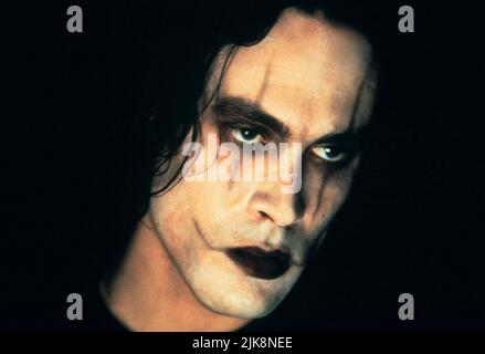 Brandon Lee Film: The Crow (USA 1994) Charaktere: Eric Draven Regie: Alex Proyas 11 May 1994 **WARNUNG** Dieses Foto ist nur für den redaktionellen Gebrauch bestimmt und unterliegt dem Copyright von BUENA VISTA INTERNATIONAL und/oder des Fotografen, der von der Film- oder Produktionsfirma beauftragt wurde, und kann nur durch Publikationen im Zusammenhang mit der Bewerbung des oben genannten Films reproduziert werden. Eine obligatorische Gutschrift an BUENA VISTA INTERNATIONAL ist erforderlich. Der Fotograf sollte auch bei Bekanntwerden des Fotos gutgeschrieben werden. Ohne schriftliche Genehmigung der Film Company kann keine kommerzielle Nutzung gewährt werden. Stockfoto