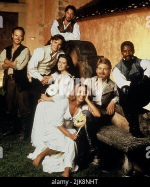 Michael Keaton, Robert Sean Leonard, Keanu Reeves, Emma Thompson, Kate Beckinsale, Kenneth Branagh, Denzel Washington Film: Much Ado About Nothing (1993) Charaktere: Dogberry,Claudio,Don John,Beatrice,Hero,Benedick,Don Pedro Regie: Kenneth Branagh 07 May 1993 **WARNUNG** Dieses Foto ist nur für den redaktionellen Gebrauch bestimmt und unterliegt dem Copyright der BBC und/oder des Fotografen, der von der Film- oder Produktionsfirma beauftragt wurde, und kann nur von Publikationen im Zusammenhang mit der Bewerbung des oben genannten Films reproduziert werden. Eine obligatorische Gutschrift an BBC ist erforderlich. Der Fotograf sollte auch nach Kenntnis der Informationen eine Gutschrift erhalten Stockfoto