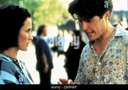 Andie MacDowell & Hugh Grant Film: Four Weddings and A Funeral (UK 1994) Charaktere: Carrie & Charles Regie: Mike Newell 20 January 1994 **WARNUNG** Dieses Foto ist nur für den redaktionellen Gebrauch bestimmt und unterliegt dem Copyright für VON der Film- oder Produktionsfirma beauftragte FILME UND/oder den Fotografen und kann nur von Publikationen im Zusammenhang mit der Bewerbung des oben genannten Films reproduziert werden. Eine obligatorische Gutschrift für DIE BEARBEITUNG VON TITELFILMEN ist erforderlich. Der Fotograf sollte auch bei Bekanntwerden des Fotos gutgeschrieben werden. Ohne schriftliche Genehmigung der Film Company kann keine kommerzielle Nutzung gewährt werden. Stockfoto