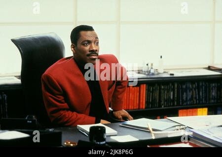 Eddie Murphy Film: Boomerang (1992) Charaktere: Marcus Regie: Reginald Hudlin 01 July 1992 **WARNUNG** Dieses Foto ist nur für redaktionelle Zwecke bestimmt und unterliegt dem Copyright von PARAMOUNT und/oder des Fotografen, der von der Film- oder Produktionsfirma beauftragt wurde und darf nur von Publikationen im Zusammenhang mit der Bewerbung des oben genannten Films reproduziert werden. Eine obligatorische Gutschrift an PARAMOUNT ist erforderlich. Der Fotograf sollte auch bei Bekanntwerden des Fotos gutgeschrieben werden. Ohne schriftliche Genehmigung der Film Company kann keine kommerzielle Nutzung gewährt werden. Stockfoto