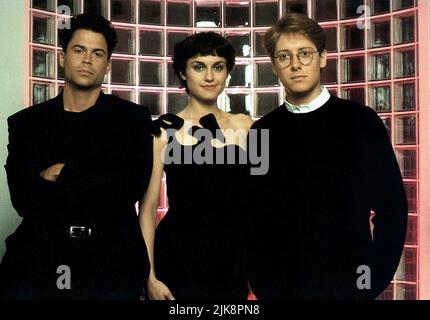 Rob Lowe, Lisa Zane & James Spader Film: Bad Influence (1990) Charaktere: Alex,Claire & Michael Boll Regie: Curtis Hanson 09 March 1990 **WARNUNG** Dieses Foto ist nur für redaktionelle Verwendung bestimmt und unterliegt dem Copyright von EPIC PROD. Und/oder des Fotografen, der von der Film- oder Produktionsfirma beauftragt wurde und darf nur durch Publikationen im Zusammenhang mit der Bewerbung des oben genannten Films reproduziert werden. Eine obligatorische Gutschrift an EPIC PROD. Ist erforderlich. Der Fotograf sollte auch bei Bekanntwerden des Fotos gutgeschrieben werden. Ohne schriftliche Genehmigung der Film Company kann keine kommerzielle Nutzung gewährt werden. Stockfoto