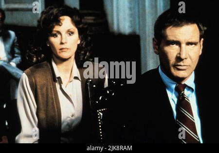 Bonnie Bedelia & Harrison Ford Film: Mutmaßliche Innozenz (USA 1990) Charaktere: Barbara Sabich & Rusty Sabich / Literaturverfilmung (nach dem Buch von Scott Turow) Regie: Alan J. Pakula 25 July 1990 **WARNUNG** Dieses Foto ist nur für redaktionelle Zwecke bestimmt und unterliegt dem Copyright von WARNER BROS. Und/oder des Fotografen, der von der Film- oder Produktionsfirma beauftragt wurde und nur durch Publikationen im Zusammenhang mit der Bewerbung des oben genannten Films reproduziert werden kann. Eine obligatorische Gutschrift an WARNER BROS. Ist erforderlich. Der Fotograf sollte auch bei Bekanntwerden des Fotos gutgeschrieben werden. Ohne eine kommerzielle Nutzung kann keine Verwendung gewährt werden Stockfoto
