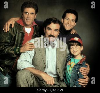 Ted Danson, Tom Selleck, Steve Guttenberg, Robin Weisman Film: Three Men and A Little Lady; 3 Men and A Little Lady (USA 1990) Charaktere: Jack Holden,Peter Mitchell,Michael Kellam,Mary Bennington Regie: Emile Ardolino 21 November 1990 **WARNUNG** Dieses Foto ist nur für redaktionelle Zwecke bestimmt und unterliegt dem Copyright von TOUCHSTONE und/oder des Fotografen, der von der Film- oder Produktionsfirma beauftragt wurde, und kann nur von Publikationen im Zusammenhang mit der Bewerbung des oben genannten Films reproduziert werden. Ein obligatorischer Credit to TOUCHSTONE ist erforderlich. Der Fotograf sollte auch bei Bekanntwerden des Fotos gutgeschrieben werden. Keine Kommunikation Stockfoto