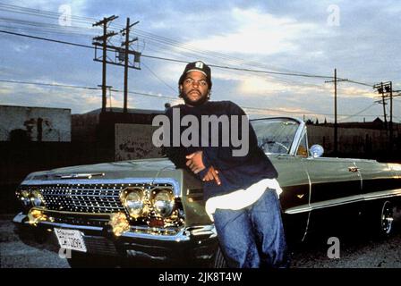 Ice Cube Film: Boyz N the Hood; Boyz in the Hood (USA 1991) Charaktere: Doughboy / O'Shea Jackson Regie: John Singleton 02 July 1991 **WARNUNG** Dieses Foto ist nur für redaktionelle Zwecke bestimmt und unterliegt dem Copyright von COLUMBIA und/oder des Fotografen, der von der Film- oder Produktionsfirma beauftragt wurde und darf nur von Publikationen im Zusammenhang mit der Bewerbung des oben genannten Films reproduziert werden. Eine obligatorische Gutschrift an COLUMBIA ist erforderlich. Der Fotograf sollte auch bei Bekanntwerden des Fotos gutgeschrieben werden. Ohne schriftliche Genehmigung der Film Company kann keine kommerzielle Nutzung gewährt werden. Stockfoto