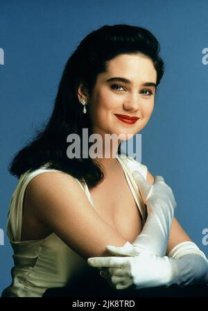 Jennifer Connelly Film: The Rocketeer (1991) Charaktere: Jenny Blake Regie: Joe Johnston 21 June 1991 **WARNUNG** Dieses Foto ist nur für redaktionelle Zwecke bestimmt und unterliegt dem Copyright von DISNEY und/oder dem Fotografen, der von der Film- oder Produktionsfirma beauftragt wurde, und kann nur von Publikationen im Zusammenhang mit der Bewerbung des oben genannten Films reproduziert werden. Eine obligatorische Gutschrift an DISNEY ist erforderlich. Der Fotograf sollte auch bei Bekanntwerden des Fotos gutgeschrieben werden. Ohne schriftliche Genehmigung der Film Company kann keine kommerzielle Nutzung gewährt werden. Stockfoto