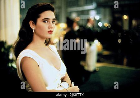 Jennifer Connelly Film: The Rocketeer (1991) Charaktere: Jenny Blake Regie: Joe Johnston 21 June 1991 **WARNUNG** Dieses Foto ist nur für redaktionelle Zwecke bestimmt und unterliegt dem Copyright von DISNEY und/oder dem Fotografen, der von der Film- oder Produktionsfirma beauftragt wurde, und kann nur von Publikationen im Zusammenhang mit der Bewerbung des oben genannten Films reproduziert werden. Eine obligatorische Gutschrift an DISNEY ist erforderlich. Der Fotograf sollte auch bei Bekanntwerden des Fotos gutgeschrieben werden. Ohne schriftliche Genehmigung der Film Company kann keine kommerzielle Nutzung gewährt werden. Stockfoto