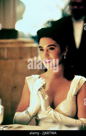 Jennifer Connelly Film: The Rocketeer (1991) Charaktere: Jenny Blake Regie: Joe Johnston 21 June 1991 **WARNUNG** Dieses Foto ist nur für redaktionelle Zwecke bestimmt und unterliegt dem Copyright von DISNEY und/oder dem Fotografen, der von der Film- oder Produktionsfirma beauftragt wurde, und kann nur von Publikationen im Zusammenhang mit der Bewerbung des oben genannten Films reproduziert werden. Eine obligatorische Gutschrift an DISNEY ist erforderlich. Der Fotograf sollte auch bei Bekanntwerden des Fotos gutgeschrieben werden. Ohne schriftliche Genehmigung der Film Company kann keine kommerzielle Nutzung gewährt werden. Stockfoto