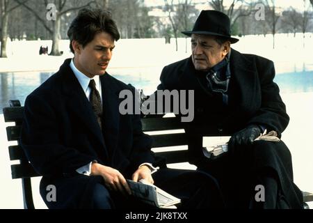 Tom Cruise & Steven Hill Film The Firm (USA 1993) Charaktere: Mitch McDeere & F. Denton Voyles Regie: Sydney Pollack 30. Juni 1993 **WARNUNG** dieses Foto ist nur für redaktionelle Zwecke bestimmt und unterliegt dem Urheberrecht von PARAMOUNT und/oder dem Fotografen, der von der Film or Production Company zugewiesen wurde. Es kann nur durch Veröffentlichungen in Verbindung mit der Werbung für den oben genannten Film reproduziert werden. Es ist eine obligatorische Gutschrift bis ÜBERGEORDNETEN BETRAG erforderlich. Der Fotograf sollte ebenfalls angerechnet werden, wenn er bekannt ist. Ohne schriftliche Genehmigung der Film Company kann keine kommerzielle Nutzung gewährt werden. Stockfoto