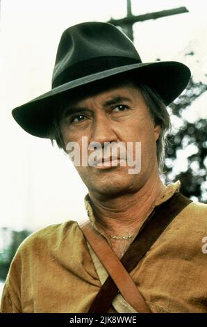 David Carradine Television: Kung Fu: The Legend Continue (1994) 27. Januar 1993 **WARNUNG** dieses Foto ist nur für redaktionelle Zwecke bestimmt und unterliegt dem Urheberrecht von WARNER BROS und/oder dem Fotografen, der von der Film- oder Produktionsgesellschaft beauftragt wurde, und kann nur durch Veröffentlichungen in Verbindung mit der Förderung des obigen Films reproduziert werden. Eine obligatorische Gutschrift für WARNER BROS ist erforderlich. Der Fotograf sollte ebenfalls angerechnet werden, wenn er bekannt ist. Ohne schriftliche Genehmigung der Film Company kann keine kommerzielle Nutzung gewährt werden. Stockfoto