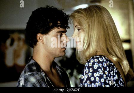 Michael D Arenz, Shannon Tweed Film: Eine Frau verachtet; verachtet (USA/CAN 1994) Charaktere: ,Patricia Langley / Amanda Chessfield Regie: Andrew Stevens 13 July 1994 **WARNUNG** Dieses Foto ist nur für den redaktionellen Gebrauch bestimmt und unterliegt dem Copyright von PRISMENBILDERN und/oder dem Fotografen, der von der Film- oder Produktionsfirma beauftragt wurde, und kann nur von Publikationen im Zusammenhang mit der Bewerbung des oben genannten Films reproduziert werden. Eine obligatorische Gutschrift für PRISMA-BILDER ist erforderlich. Der Fotograf sollte auch bei Bekanntwerden des Fotos gutgeschrieben werden. Ohne schriftliche Genehmigung des Films kann keine kommerzielle Nutzung gewährt werden Stockfoto