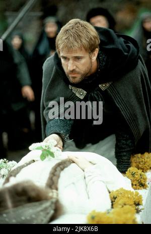 Helena Bonham Carter & Mel Gibson Film Hamlet (USA/UK/FR 1990) Charaktere: Ophelia, Hamlet Regie: Franco Zeffirelli 19. Dezember 1990 **WARNUNG** dieses Foto ist nur für redaktionelle Zwecke bestimmt und ist urheberrechtlich geschützt von WARNER BROS. Und/oder dem von der Film- oder Produktionsgesellschaft beauftragten Fotografen und dürfen nur durch Veröffentlichungen in Verbindung mit der Werbung für den oben genannten Film reproduziert werden. Eine obligatorische Gutschrift an WARNER BROS. Ist erforderlich. Der Fotograf sollte ebenfalls angerechnet werden, wenn er bekannt ist. Ohne schriftliche Genehmigung der Film Company kann keine kommerzielle Nutzung gewährt werden. Stockfoto