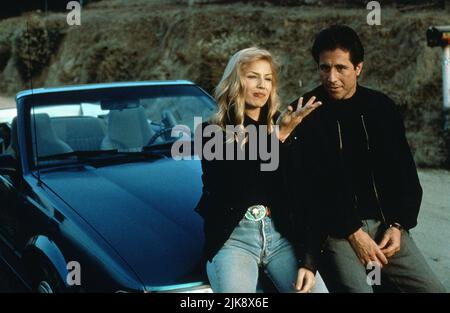 Traci Lords, Jaime Alba Film Ice (1994) Charaktere: Ellen Reed, Det. Alan Little Director: Brook Yeaton 15. Juni 1994 **WARNUNG** dieses Foto ist nur für redaktionelle Zwecke bestimmt und unterliegt dem Copyright von PM ENT. Und/oder dem von der Film- oder Produktionsgesellschaft beauftragten Fotografen und dürfen nur durch Veröffentlichungen in Verbindung mit der Werbung für den oben genannten Film reproduziert werden. Eine obligatorische Gutschrift für PM ENT. Ist erforderlich. Der Fotograf sollte ebenfalls angerechnet werden, wenn er bekannt ist. Ohne schriftliche Genehmigung der Film Company kann keine kommerzielle Nutzung gewährt werden. Stockfoto
