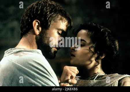 Mel Gibson & Helena Bonham Carter Film Hamlet (USA/UK/FR 1990) Charaktere: Hamlet & Ophelia Regie: Franco Zeffirelli 19. Dezember 1990 **WARNUNG** dieses Foto ist nur für redaktionelle Zwecke bestimmt und ist urheberrechtlich geschützt von WARNER BROS. Und/oder dem von der Film- oder Produktionsgesellschaft beauftragten Fotografen und dürfen nur durch Veröffentlichungen in Verbindung mit der Werbung für den oben genannten Film reproduziert werden. Eine obligatorische Gutschrift an WARNER BROS. Ist erforderlich. Der Fotograf sollte ebenfalls angerechnet werden, wenn er bekannt ist. Ohne schriftliche Genehmigung der Film Company kann keine kommerzielle Nutzung gewährt werden. Stockfoto