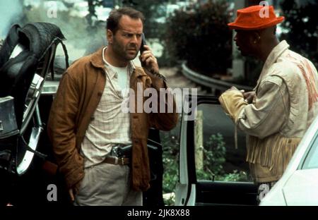 Bruce Willis & Damon Wayans Film The Last Boy Scout (1994) Charaktere: Joe Hallenbeck & Jimmy Dix Regie: Tony Scott 13. Dezember 1991 **WARNUNG** dieses Foto ist nur für redaktionelle Zwecke bestimmt und unterliegt dem Copyright von WARNER BROS und/oder dem Fotografen, der von der Film or Production Company zugewiesen wurde. Es kann nur durch Veröffentlichungen in Verbindung mit der Werbung für den oben genannten Film reproduziert werden. Eine obligatorische Gutschrift für WARNER BROS ist erforderlich. Der Fotograf sollte ebenfalls angerechnet werden, wenn er bekannt ist. Ohne schriftliche Genehmigung der Film Company kann keine kommerzielle Nutzung gewährt werden. Stockfoto