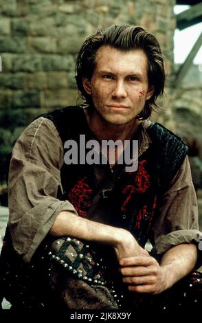 Christian Slater Film: Robin Hood: Prince of Thieves (USA 1991) Charaktere: Will Scarlett Regie: Kevin Reynolds 14 June 1991 **WARNUNG** Dieses Foto ist nur für den redaktionellen Gebrauch bestimmt und unterliegt dem Copyright von WARNER BROS. Und/oder des Fotografen, der von der Film- oder Produktionsfirma beauftragt wurde und nur durch Publikationen im Zusammenhang mit der Bewerbung des oben genannten Films reproduziert werden kann. Eine obligatorische Gutschrift an WARNER BROS. Ist erforderlich. Der Fotograf sollte auch bei Bekanntwerden des Fotos gutgeschrieben werden. Ohne schriftliche Genehmigung der Film Company kann keine kommerzielle Nutzung gewährt werden. Stockfoto