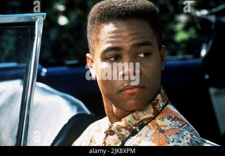 Cuba Gooding Jr. Film: Boyz N the Hood; Boyz in the Hood (USA 1991) Regie: John Singleton 02 July 1991 **WARNUNG** Dieses Foto ist nur für redaktionelle Zwecke bestimmt und unterliegt dem Copyright von COLUMBIA und/oder des Fotografen, der von der Film- oder Produktionsfirma beauftragt wurde und darf nur von Publikationen im Zusammenhang mit der Bewerbung des oben genannten Films reproduziert werden. Eine obligatorische Gutschrift an COLUMBIA ist erforderlich. Der Fotograf sollte auch bei Bekanntwerden des Fotos gutgeschrieben werden. Ohne schriftliche Genehmigung der Film Company kann keine kommerzielle Nutzung gewährt werden. Stockfoto