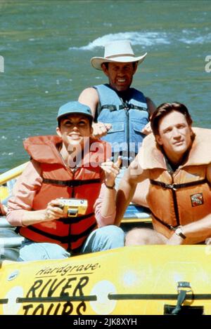 Victoria Principal & David Beecroft Film: River Of Rage:Taking Of Maggie; Murder On The Rio Grande (1994) Charaktere: Maggie Keene & Eric Houseman Regie: Robert Iscove 03 October 1993 **WARNUNG** Dieses Foto ist nur für redaktionelle Verwendung bestimmt und unterliegt dem Copyright von LONGBOW und/oder des Fotografen, der von der Film- oder Produktionsfirma beauftragt wurde und darf nur von Publikationen im Zusammenhang mit der Bewerbung des oben genannten Films reproduziert werden. Eine obligatorische Gutschrift für LANGBOGEN ist erforderlich. Der Fotograf sollte auch bei Bekanntwerden des Fotos gutgeschrieben werden. Ohne schriftliche Genehmigung von t kann keine kommerzielle Nutzung gewährt werden Stockfoto