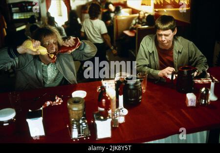 Jeff Daniels & Jim Carrey Film Dumb & Dumber; Dumb and Dumber (USA 1994) Charaktere: Harry & Lloyd Regie: Peter Farrelly 06. Dezember 1994 **WARNUNG** dieses Foto ist nur für redaktionelle Zwecke bestimmt und unterliegt dem Copyright des NEW LINE CINEMA und/oder des von der Film or Production Company beauftragten Fotografen und kann nur durch Veröffentlichungen in Verbindung mit der Werbung für den oben genannten Film reproduziert werden. Eine obligatorische Gutschrift für NEW LINE CINEMA ist erforderlich. Der Fotograf sollte ebenfalls angerechnet werden, wenn er bekannt ist. Ohne schriftliche Genehmigung der Film Company kann keine kommerzielle Nutzung gewährt werden. Stockfoto