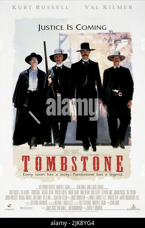 Kurt Russell, Sam Elliott, Val Kilmer & Bill Paxton Film: Tombstone (USA 1983) Charaktere: Wyatt Earp, Virgil Earp, Doc Holliday, Morgan Earp Regie: George P. Cosmatos 25. Dezember 1993 **WARNUNG** Dieses Foto ist nur für redaktionelle Zwecke bestimmt und unterliegt dem Copyright von BUENA VISTA und/oder des Fotografen, der von der Film- oder Produktionsfirma beauftragt wurde, und kann nur durch Publikationen im Zusammenhang mit der Bewerbung des oben genannten Films reproduziert werden. Eine obligatorische Gutschrift an BUENA VISTA ist erforderlich. Der Fotograf sollte auch bei Bekanntwerden des Fotos gutgeschrieben werden. Ohne schriftliche Genehmigung kann keine kommerzielle Nutzung gewährt werden Stockfoto