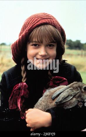 Kate Maberly Film: The Secret Garden (USA 1993) Charaktere: Mary Lennox Regie: Agnieszka Holland 13. August 1993 **WARNUNG** Dieses Foto ist nur für redaktionelle Zwecke bestimmt und unterliegt dem Copyright von WARNER BROS. Und/oder des Fotografen, der von der Film- oder Produktionsfirma beauftragt wurde und nur durch Publikationen im Zusammenhang mit der Bewerbung des oben genannten Films reproduziert werden kann. Eine obligatorische Gutschrift an WARNER BROS. Ist erforderlich. Der Fotograf sollte auch bei Bekanntwerden des Fotos gutgeschrieben werden. Ohne schriftliche Genehmigung der Film Company kann keine kommerzielle Nutzung gewährt werden. Stockfoto