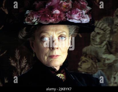 Maggie Smith Film: The Secret Garden (USA 1993) Charaktere: Mrs. Medlock Regie: Agnieszka Holland 13. August 1993 **WARNUNG** Dieses Foto ist nur für redaktionelle Zwecke bestimmt und unterliegt dem Copyright von WARNER BROS. Und/oder des Fotografen, der von der Film- oder Produktionsfirma beauftragt wurde und nur durch Publikationen im Zusammenhang mit der Bewerbung des oben genannten Films reproduziert werden kann. Eine obligatorische Gutschrift an WARNER BROS. Ist erforderlich. Der Fotograf sollte auch bei Bekanntwerden des Fotos gutgeschrieben werden. Ohne schriftliche Genehmigung der Film Company kann keine kommerzielle Nutzung gewährt werden. Stockfoto