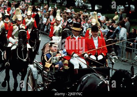 John Goodman Film: King Ralph (1991) Regie: David S. ward 15 February 1991 **WARNUNG** Dieses Foto ist nur für redaktionelle Zwecke bestimmt und unterliegt dem Copyright von UNIVERSAL und/oder dem Fotografen, der von der Film- oder Produktionsfirma beauftragt wurde und darf nur von Publikationen im Zusammenhang mit der Bewerbung des oben genannten Films reproduziert werden. Eine obligatorische Gutschrift an UNIVERSAL ist erforderlich. Der Fotograf sollte auch bei Bekanntwerden des Fotos gutgeschrieben werden. Ohne schriftliche Genehmigung der Film Company kann keine kommerzielle Nutzung gewährt werden. Stockfoto