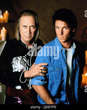 David Carradine & Chris Potter Television: Kung Fu: The Legend Continues (1990) Regie: Jorge Montesi, Paul Shapiro 27. Januar 1993 **WARNUNG** dieses Foto ist nur für redaktionelle Zwecke bestimmt und unterliegt dem Copyright von WARNER BROS und/oder dem Fotografen, der von der Film or Production Company zugewiesen wurde. Eine obligatorische Gutschrift für WARNER BROS ist erforderlich. Der Fotograf sollte ebenfalls angerechnet werden, wenn er bekannt ist. Ohne schriftliche Genehmigung der Film Company kann keine kommerzielle Nutzung gewährt werden. Stockfoto