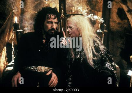 Alan Rickman & Geraldine McEwan Film: Robin Hood: Prince of Thieves (USA 1991) Charaktere: Sheriff von Nottingham, Mortianna Regie: Kevin Reynolds 14 June 1991 **WARNUNG** Dieses Foto ist nur für den redaktionellen Gebrauch bestimmt und unterliegt dem Copyright von WARNER BROS. Und/oder des Fotografen, der von der Film- oder Produktionsfirma beauftragt wurde und nur durch Publikationen im Zusammenhang mit der Bewerbung des oben genannten Films reproduziert werden kann. Eine obligatorische Gutschrift an WARNER BROS. Ist erforderlich. Der Fotograf sollte auch bei Bekanntwerden des Fotos gutgeschrieben werden. Ohne schriftliche Genehmigung der Film Company kann keine kommerzielle Nutzung gewährt werden Stockfoto