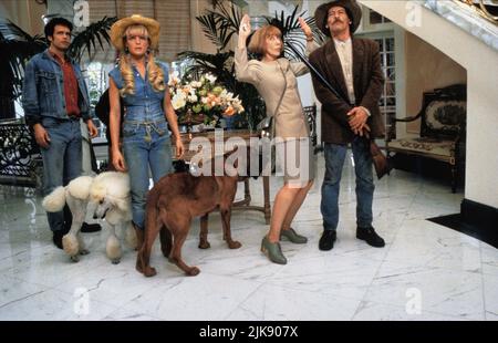 Diedrich Bader, Erika Eleniak, Lily Tomlin & Jim Varney Film: The Beverly Hillbillies (USA 1993) Charaktere: Jethro Bodine, Elly May Clampett, Miss Jane Hathaway, Jed Clampett Regie: Penelope Spheeris 15 October 1993 **WARNUNG** Dieses Foto ist nur für den redaktionellen Gebrauch bestimmt und unterliegt dem Copyright von 20. CENTURY FOX und/oder des Fotografen, der von der Film- oder Produktionsfirma beauftragt wurde und darf nur durch Publikationen im Zusammenhang mit der Bewerbung des oben genannten Films reproduziert werden. Eine obligatorische Gutschrift an 20. CENTURY FOX ist erforderlich. Der Fotograf sollte auch bei Bekanntwerden des Fotos gutgeschrieben werden. Keine Werbung Stockfoto