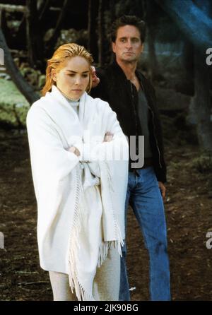 Sharon Stone & Michael Douglas Film: Basic Instinct (USA/FR 1992) Charaktere: Catherine Tramell, Detective Nick Curran Regie: Paul Verhoeven 20. März 1992 **WARNUNG** Dieses Foto ist nur für redaktionelle Zwecke bestimmt und unterliegt dem Copyright von CAROLCO BILDERN und/oder dem Fotografen, der von der Film- oder Produktionsfirma beauftragt wurde und darf nur von Publikationen im Zusammenhang mit der Bewerbung des oben genannten Films reproduziert werden. Eine obligatorische Gutschrift für CAROLCO-BILDER ist erforderlich. Der Fotograf sollte auch bei Bekanntwerden des Fotos gutgeschrieben werden. Ohne schriftliche Genehmigung der Film Com kann keine kommerzielle Nutzung gewährt werden Stockfoto