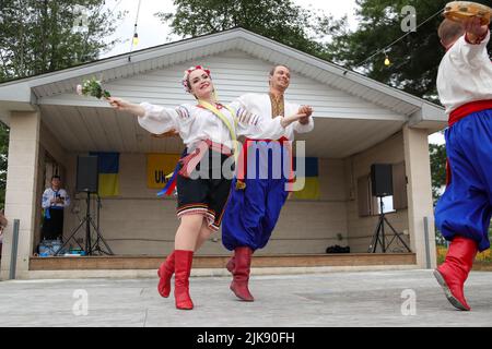 Pottsville, Usa. 31.. Juli 2022. Das ukrainische Volksensemble Kazka tritt am 31. Juli 2022 beim jährlichen Ukrainischen Seminar Day 88. in der Nähe von Pottsville, Pennsylvania, auf. (Foto von Paul Weaver/Sipa USA) Quelle: SIPA USA/Alamy Live News Stockfoto