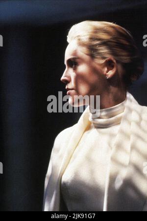 Sharon Stone Film: Basic Instinct (USA/FR 1992) Charaktere: Catherine Tramell Regie: Paul Verhoeven 20. März 1992 **WARNUNG** Dieses Foto ist nur für redaktionelle Zwecke bestimmt und unterliegt dem Copyright von CAROLCO BILDERN und/oder dem Fotografen, der von der Film- oder Produktionsfirma beauftragt wurde und darf nur von Publikationen im Zusammenhang mit der Bewerbung des oben genannten Films reproduziert werden. Eine obligatorische Gutschrift für CAROLCO-BILDER ist erforderlich. Der Fotograf sollte auch bei Bekanntwerden des Fotos gutgeschrieben werden. Ohne schriftliche Genehmigung der Film Company kann keine kommerzielle Nutzung gewährt werden. Stockfoto