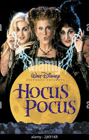 Sarah Jessica Parker, Bette Midler & Kathy Najimy Film: Hocus Pocus (1991) Charaktere: Sarah Sanderson, Winifred 'Winnie' Sanderson, Mary Sanderson Regie: Kenny Ortega 16 July 1993 **WARNUNG** Dieses Foto ist nur für den redaktionellen Gebrauch bestimmt und unterliegt dem Copyright von DISNEY und/oder dem Fotografen, der von der Film- oder Produktionsfirma beauftragt wurde, und kann nur von Publikationen im Zusammenhang mit der Bewerbung des oben genannten Films reproduziert werden. Eine obligatorische Gutschrift an DISNEY ist erforderlich. Der Fotograf sollte auch bei Bekanntwerden des Fotos gutgeschrieben werden. Eine kommerzielle Nutzung kann ohne schriftliche Genehmigung des FI nicht gewährt werden Stockfoto