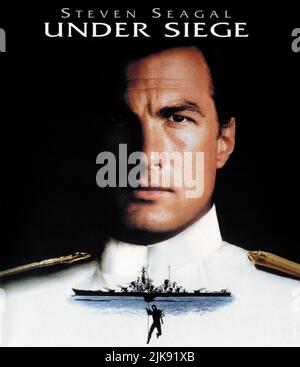 Steven Seagal Film: Under Belagerung (USA/FR 1992) Charaktere: Casey Ryback Regie: Andrew Davis 09 October 1992 **WARNUNG** Dieses Foto ist nur für redaktionelle Zwecke bestimmt und unterliegt dem Copyright von WARNER BROS. Und/oder des Fotografen, der von der Film- oder Produktionsfirma beauftragt wurde und nur durch Publikationen im Zusammenhang mit der Bewerbung des oben genannten Films reproduziert werden kann. Eine obligatorische Gutschrift an WARNER BROS. Ist erforderlich. Der Fotograf sollte auch bei Bekanntwerden des Fotos gutgeschrieben werden. Ohne schriftliche Genehmigung der Film Company kann keine kommerzielle Nutzung gewährt werden. Stockfoto