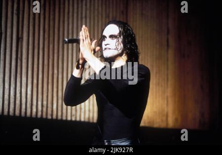 Brandon Lee Film: The Crow (USA 1994) Charaktere: Eric Draven Regie: Alex Proyas 11 May 1994 **WARNUNG** Dieses Foto ist nur für den redaktionellen Gebrauch bestimmt und unterliegt dem Copyright von BUENA VISTA INTERNATIONAL und/oder des Fotografen, der von der Film- oder Produktionsfirma beauftragt wurde, und kann nur durch Publikationen im Zusammenhang mit der Bewerbung des oben genannten Films reproduziert werden. Eine obligatorische Gutschrift an BUENA VISTA INTERNATIONAL ist erforderlich. Der Fotograf sollte auch bei Bekanntwerden des Fotos gutgeschrieben werden. Ohne schriftliche Genehmigung der Film Company kann keine kommerzielle Nutzung gewährt werden. Stockfoto