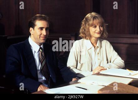 Nicolas Cage & Bridget Fonda Film IT Could Happel to You (1994) Charaktere: Charlie lang, Yvonne Biasi Regie: Andrew Bergman 29. Juli 1994 **WARNUNG** dieses Foto ist nur für redaktionelle Zwecke bestimmt und unterliegt dem Copyright von TRISTAR und/oder dem Fotografen, der von der Film- oder Produktionsgesellschaft zugewiesen wurde. Es kann nur durch Veröffentlichungen in Verbindung mit der Werbung für den oben genannten Film reproduziert werden. Es ist eine obligatorische Gutschrift für TRISTAR erforderlich. Der Fotograf sollte ebenfalls angerechnet werden, wenn er bekannt ist. Ohne schriftliche Genehmigung der Film Company kann keine kommerzielle Nutzung gewährt werden. Stockfoto