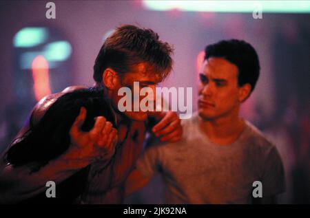 Dolph Lundgren & Brandon Lee Film Showdown in Little Tokyo (USA 1991) Charaktere: Sgt. Chris Kenner, Johnny Murata Regie: Mark L. Lester 23. August 1991 **WARNUNG** dieses Foto ist nur für redaktionelle Zwecke bestimmt und ist urheberrechtlich geschützt von WARNER BROS. Und/oder dem von der Film- oder Produktionsgesellschaft beauftragten Fotografen und dürfen nur durch Veröffentlichungen in Verbindung mit der Werbung für den oben genannten Film reproduziert werden. Eine obligatorische Gutschrift an WARNER BROS. Ist erforderlich. Der Fotograf sollte ebenfalls angerechnet werden, wenn er bekannt ist. Ohne schriftliche Genehmigung der Film Company kann keine kommerzielle Nutzung gewährt werden. Stockfoto