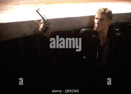 Dolph Lundgren Film Showdown in Little Tokyo (USA 1991) Charaktere: Sgt. Chris Kenner Regie: Mark L. Lester 23. August 1991 **WARNUNG** dieses Foto ist nur für redaktionelle Zwecke bestimmt und ist urheberrechtlich geschützt von WARNER BROS. Und/oder dem von der Film- oder Produktionsgesellschaft beauftragten Fotografen und dürfen nur durch Veröffentlichungen in Verbindung mit der Werbung für den oben genannten Film reproduziert werden. Eine obligatorische Gutschrift an WARNER BROS. Ist erforderlich. Der Fotograf sollte ebenfalls angerechnet werden, wenn er bekannt ist. Ohne schriftliche Genehmigung der Film Company kann keine kommerzielle Nutzung gewährt werden. Stockfoto
