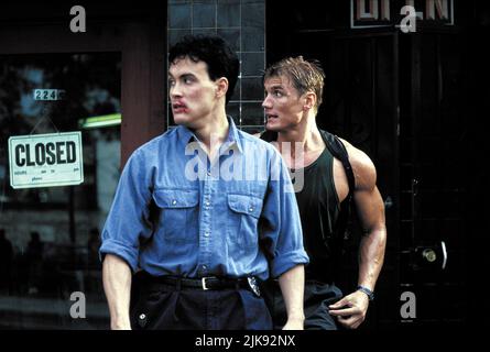 Brandon Lee & Dolph Lundgren Film Showdown in Little Tokyo (USA 1991) Charaktere: Johnny Murata, Sgt. Chris Kenner Regie: Mark L. Lester 23. August 1991 **WARNUNG** dieses Foto ist nur für redaktionelle Zwecke bestimmt und ist urheberrechtlich geschützt von WARNER BROS. Und/oder dem von der Film- oder Produktionsgesellschaft beauftragten Fotografen und dürfen nur durch Veröffentlichungen in Verbindung mit der Werbung für den oben genannten Film reproduziert werden. Eine obligatorische Gutschrift an WARNER BROS. Ist erforderlich. Der Fotograf sollte ebenfalls angerechnet werden, wenn er bekannt ist. Ohne schriftliche Genehmigung der Film Company kann keine kommerzielle Nutzung gewährt werden. Stockfoto