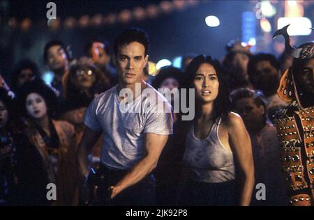 Brandon Lee & Tia Carrere Film Showdown in Little Tokyo (USA 1991) Charaktere: Johnny Murata, Minako Okeya Regie: Mark L. Lester 23. August 1991 **WARNUNG** dieses Foto ist nur für redaktionelle Zwecke bestimmt und ist urheberrechtlich geschützt von WARNER BROS. Und/oder dem von der Film- oder Produktionsgesellschaft beauftragten Fotografen und dürfen nur durch Veröffentlichungen in Verbindung mit der Werbung für den oben genannten Film reproduziert werden. Eine obligatorische Gutschrift an WARNER BROS. Ist erforderlich. Der Fotograf sollte ebenfalls angerechnet werden, wenn er bekannt ist. Ohne schriftliche Genehmigung der Film Company kann keine kommerzielle Nutzung gewährt werden. Stockfoto