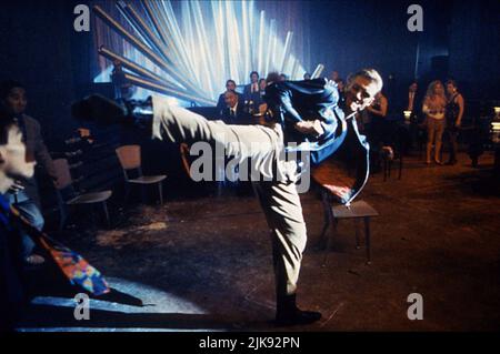 Dolph Lundgren Film Showdown in Little Tokyo (USA 1991) Charaktere: Sgt. Chris Kenner Regie: Mark L. Lester 23. August 1991 **WARNUNG** dieses Foto ist nur für redaktionelle Zwecke bestimmt und ist urheberrechtlich geschützt von WARNER BROS. Und/oder dem von der Film- oder Produktionsgesellschaft beauftragten Fotografen und dürfen nur durch Veröffentlichungen in Verbindung mit der Werbung für den oben genannten Film reproduziert werden. Eine obligatorische Gutschrift an WARNER BROS. Ist erforderlich. Der Fotograf sollte ebenfalls angerechnet werden, wenn er bekannt ist. Ohne schriftliche Genehmigung der Film Company kann keine kommerzielle Nutzung gewährt werden. Stockfoto