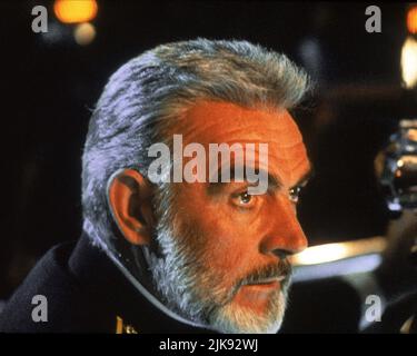 Sean Connery Film: The Hunt for Red October (USA 1990) Charaktere: Captain Marko Ramius / Literaturverfilmung (nach dem Buch von Tom Clancy) Regie: John McTiernan 02 March 1990 **WARNUNG** Dieses Foto ist nur für den redaktionellen Gebrauch bestimmt und unterliegt dem Copyright von PARAMOUNT PICTURES und/oder des Fotografen, der von der Film- oder Produktionsfirma beauftragt wurde und darf nur von Publikationen im Zusammenhang mit der Bewerbung des oben genannten Films reproduziert werden. Eine obligatorische Gutschrift für PARAMOUNT-BILDER ist erforderlich. Der Fotograf sollte auch bei Bekanntwerden des Fotos gutgeschrieben werden. Ohne Schreibzugriff kann keine kommerzielle Nutzung gewährt werden Stockfoto