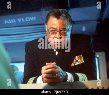 James Earl Jones Film: Die Jagd nach dem Roten Oktober (USA 1990) Charaktere: Admiral James Greer / Literaturverfilmung (nach dem Buch von Tom Clancy) Regie: John McTiernan 02 March 1990 **WARNUNG** Dieses Foto ist nur für den redaktionellen Gebrauch bestimmt und unterliegt dem Copyright von PARAMOUNT PICTURES und/oder des Fotografen, der von der Film- oder Produktionsfirma beauftragt wurde und darf nur von Publikationen im Zusammenhang mit der Bewerbung des oben genannten Films reproduziert werden. Eine obligatorische Gutschrift für PARAMOUNT-BILDER ist erforderlich. Der Fotograf sollte auch bei Bekanntwerden des Fotos gutgeschrieben werden. Ohne wr kann keine kommerzielle Nutzung gewährt werden Stockfoto