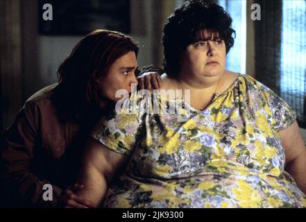 Johnny Depp & Darlene Cates Film: What'S eating Gilbert Grape (USA 1993) Charaktere: Gilbert Grape & Bonnie Grape Regie: Lasse Hallström 01 October 1993 **WARNUNG** Dieses Foto ist nur für redaktionelle Zwecke bestimmt und unterliegt dem Copyright von PARAMOUNT und/oder des Fotografen, der von der Film- oder Produktionsfirma beauftragt wurde und darf nur von Publikationen im Zusammenhang mit der Bewerbung des oben genannten Films reproduziert werden. Eine obligatorische Gutschrift an PARAMOUNT ist erforderlich. Der Fotograf sollte auch bei Bekanntwerden des Fotos gutgeschrieben werden. Ohne schriftliche Genehmigung der Film Company kann keine kommerzielle Nutzung gewährt werden. Stockfoto