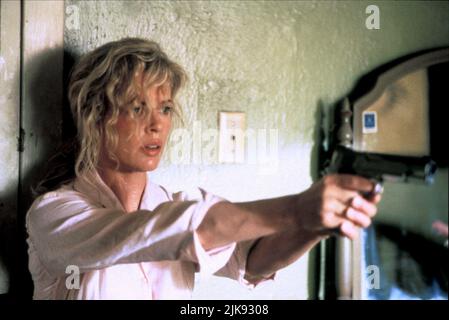 Kim Basinger Film: The Getaway (1993) Charaktere: Carol McCoy Regie: Roger Donaldson 11 February 1994 **WARNUNG** Dieses Foto ist nur für den redaktionellen Gebrauch bestimmt und unterliegt dem Copyright von UNIVERSAL und/oder des Fotografen, der von der Film- oder Produktionsfirma beauftragt wurde und darf nur von Publikationen im Zusammenhang mit der Bewerbung des oben genannten Films reproduziert werden. Eine obligatorische Gutschrift an UNIVERSAL ist erforderlich. Der Fotograf sollte auch bei Bekanntwerden des Fotos gutgeschrieben werden. Ohne schriftliche Genehmigung der Film Company kann keine kommerzielle Nutzung gewährt werden. Stockfoto