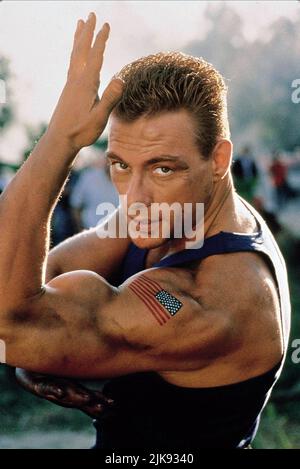 Jean-Claude Van Damme Film: Street Fighter (1994) Charaktere: Colonel William F. Guile Regie: Steven E. De Souza 23 December 1994 **WARNUNG** Dieses Foto ist nur für redaktionelle Zwecke bestimmt und unterliegt dem Copyright von MCAUNIVERSAL und/oder dem von der Film- oder Produktionsfirma beauftragten Fotografen und kann nur durch Publikationen im Zusammenhang mit der Bewerbung des oben genannten Films reproduziert werden. Eine obligatorische Gutschrift an MCAUNIVERSAL ist erforderlich. Der Fotograf sollte auch bei Bekanntwerden des Fotos gutgeschrieben werden. Ohne schriftliche Genehmigung der Film Company kann keine kommerzielle Nutzung gewährt werden. Stockfoto