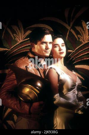 Bill Campbell & Jennifer Connelly Film: The Rocketeer (1991) Charaktere: Cliff Secord, Jenny Blake Regie: Joe Johnston 21 June 1991 **WARNUNG** Dieses Foto ist nur für redaktionelle Zwecke bestimmt und unterliegt dem Copyright von DISNEY und/oder dem Fotografen, der von der Film- oder Produktionsfirma beauftragt wurde, und kann nur von Publikationen im Zusammenhang mit der Bewerbung des oben genannten Films reproduziert werden. Eine obligatorische Gutschrift an DISNEY ist erforderlich. Der Fotograf sollte auch bei Bekanntwerden des Fotos gutgeschrieben werden. Ohne schriftliche Genehmigung der Film Company kann keine kommerzielle Nutzung gewährt werden. Stockfoto