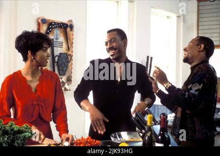 Halle Berry, Eddie Murphy & Martin Lawrence Film: Boomerang (1992) Charaktere: Angela, Marcus, Tyler Regie: Reginald Hudlin 01 July 1992 **WARNUNG** Dieses Foto ist nur für redaktionelle Zwecke bestimmt und unterliegt dem Copyright von PARAMOUNT und/oder des Fotografen, der von der Film- oder Produktionsfirma beauftragt wurde und darf nur von Publikationen im Zusammenhang mit der Bewerbung des oben genannten Films reproduziert werden. Eine obligatorische Gutschrift an PARAMOUNT ist erforderlich. Der Fotograf sollte auch bei Bekanntwerden des Fotos gutgeschrieben werden. Ohne schriftliche Genehmigung der Film Company kann keine kommerzielle Nutzung gewährt werden. Stockfoto