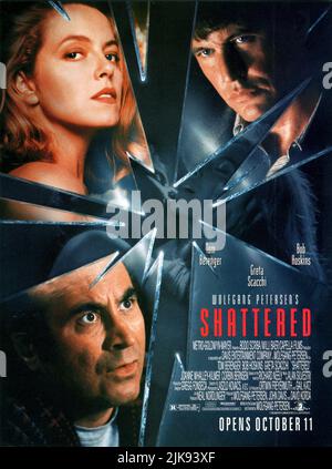 Greta Scacchi, Tom Berenger & Bob Hoskins Poster Film: Shattered (USA 1991) Charaktere: Judith Merrick, Dan Merrick, Gus Klein Regie: Wolfgang Petersen 25. September 1991 **WARNUNG** Dieses Foto ist nur für redaktionelle Zwecke bestimmt und unterliegt dem Copyright von MGM und/oder dem von der Film- oder Produktionsfirma beauftragten Fotografen und kann nur durch Publikationen im Zusammenhang mit der Bewerbung des oben genannten Films reproduziert werden. Eine obligatorische Gutschrift an MGM ist erforderlich. Der Fotograf sollte auch bei Bekanntwerden des Fotos gutgeschrieben werden. Ohne schriftliche Genehmigung der Film Company kann keine kommerzielle Nutzung gewährt werden. Stockfoto